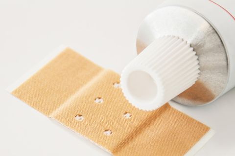 Zugsalbe gegen Pickel und Abzesse