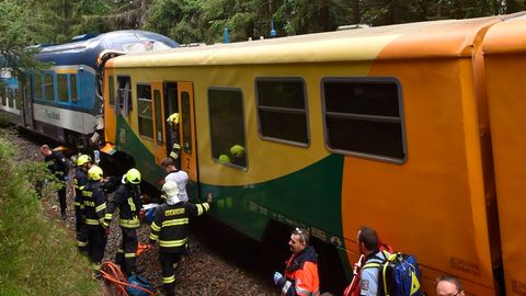 Im Erzgebirge sind zwei Personenzüge frontal zusammengestoßen