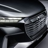 Die Front ziert eine schwarze Maske