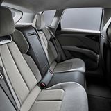 Wie sehr sich die abfallende Dachlinie auf die Kopffreiheit auswirkt, wird