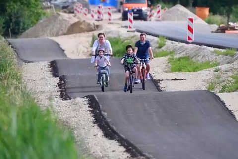 Bayern: Deutschlands wohl buckligster Radweg – Planungsfehler?