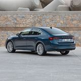 Sportliche Silhouette mit abfallender Dachlinie