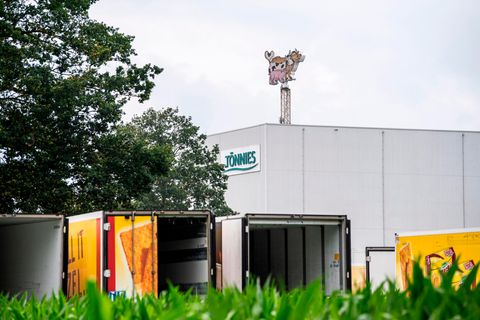 Leere Lkw am Hauptstandort von Tönnies in Rheda-Wiedenbrück
