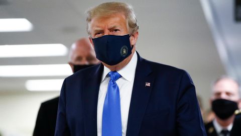 Donald Trump mit Maske