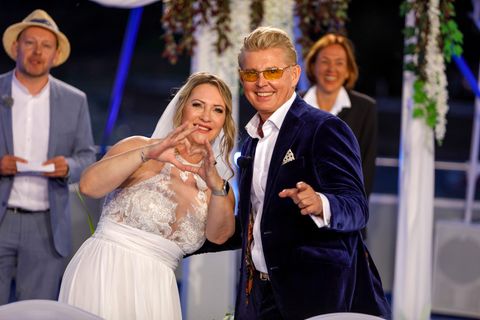 Yvonne König und Markus Mörl bei ihrer Hochzeit auf dem Rhein