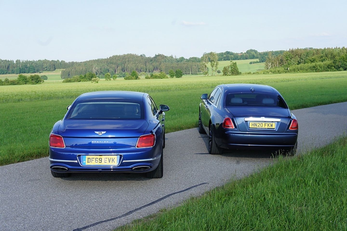 Rolls Royce Ghost - Bentley Flying Spur
