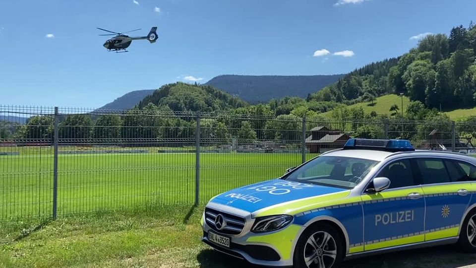 Polizeieinsatz bei Oppenau: Mann entwaffnet Polizisten und flüchtet Polizeieinsatz bei Oppenau: Mann entwaffnet Polizisten und flüchtet