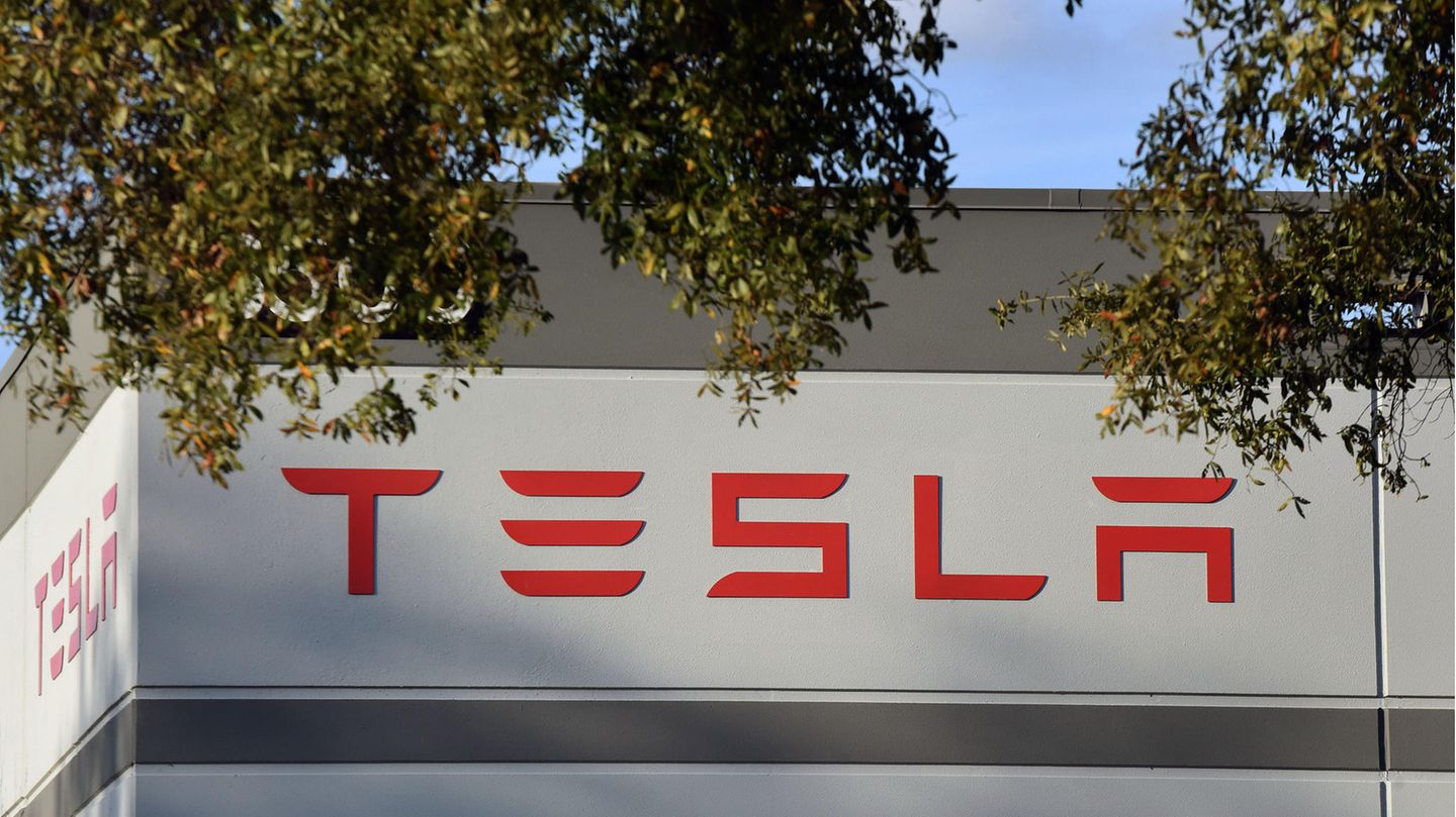 Tesla Logo