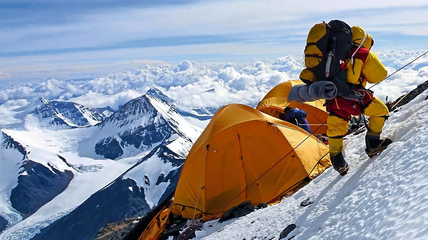 Abmarsch vom Everest Hochlager II auf 7.800m