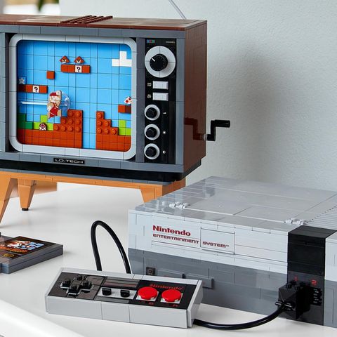 Das Lego-NES-Set punktet mit einem kleinen Röhrenfernseher zum Nachbauen