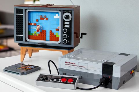 Das Lego-NES-Set punktet mit einem kleinen Röhrenfernseher zum Nachbauen