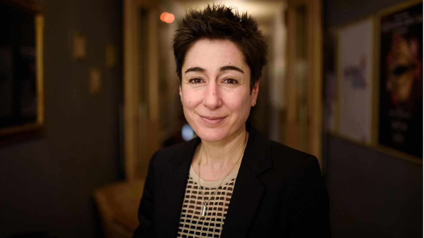 Die Fernseh-Moderatorin Dunja Hayali sieht sich täglich mit Rassismus und Sexismus konfrontiert