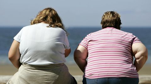 Zwei übergewichtige Frauen
