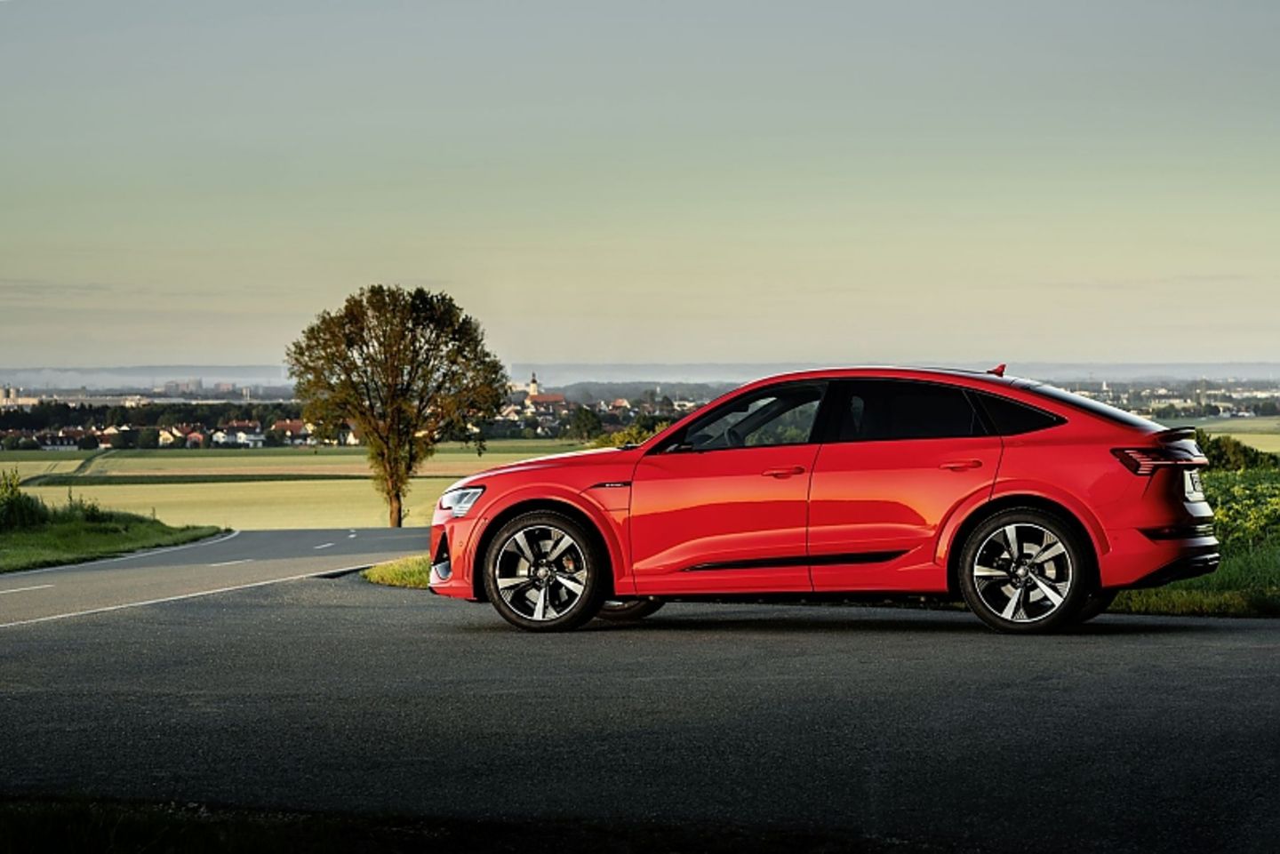 Der Audi e-tron S Sportback ist 4,90 Meter lang