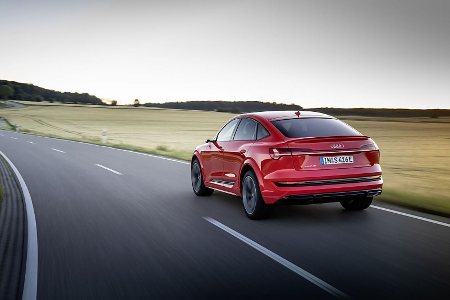 Der Audi e-tron S Sportback nimmt Kurven sehr agil