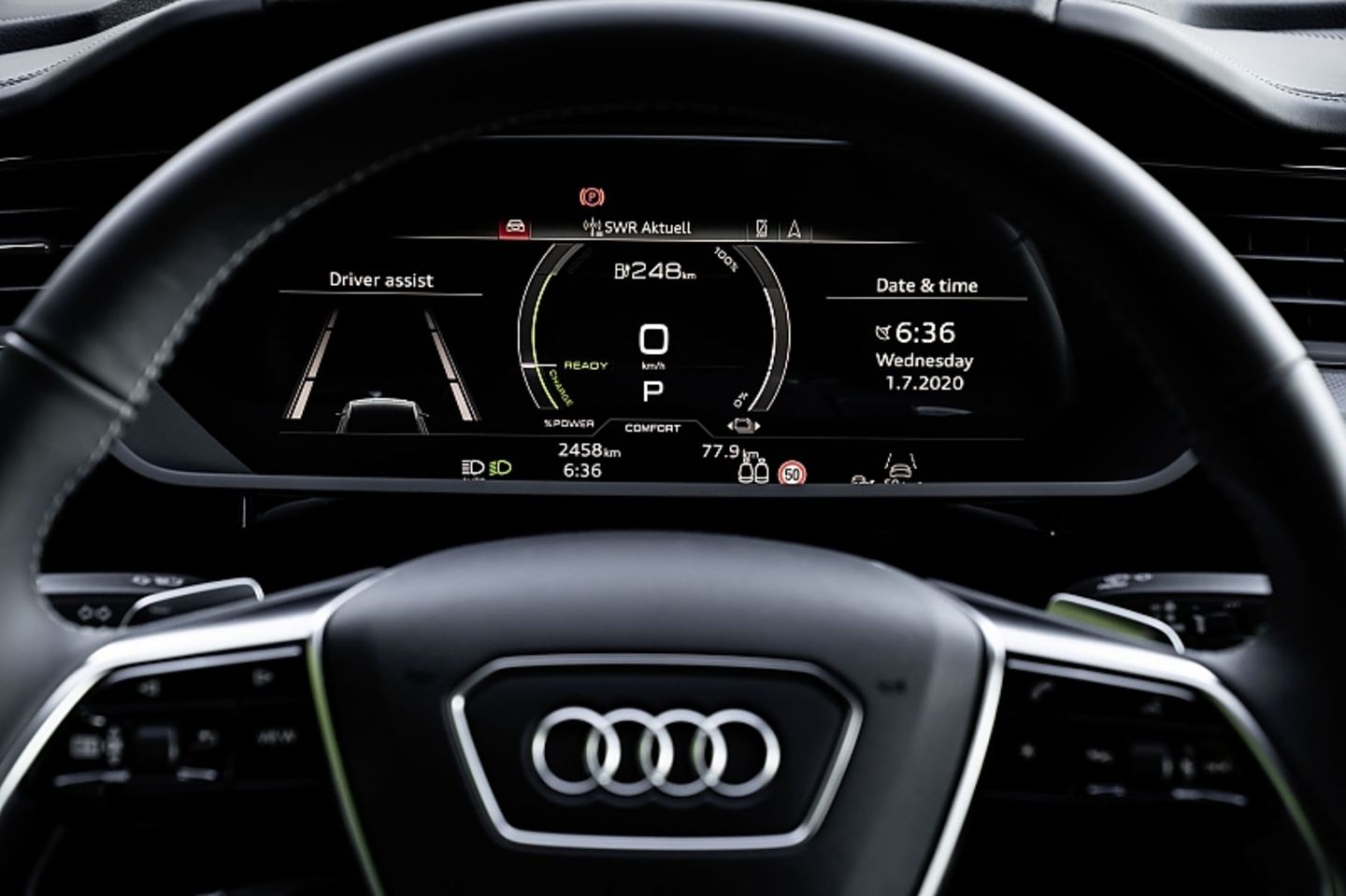 Im Cockpitdisplay findet der Fahrer die wichtigsten Informationen