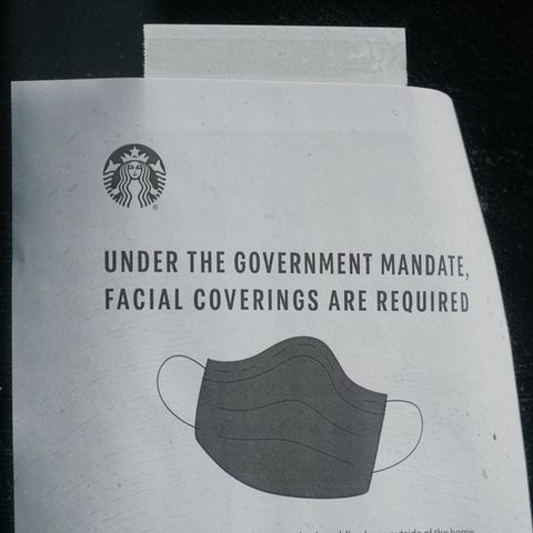 In New York schreibt der Staat auch für Starbucks-Kunden das Tragen von Masken vor