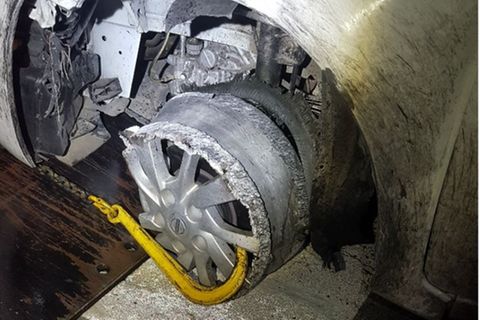 Australien: Betrunkener Mann fährt Auto auf blanker Felge