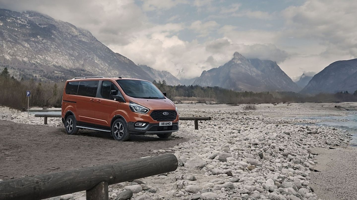 Beim Ford Tourneo gibt es eine Pkw-Assistenzsysteme, wie den Toter-Winkel-Assistenten