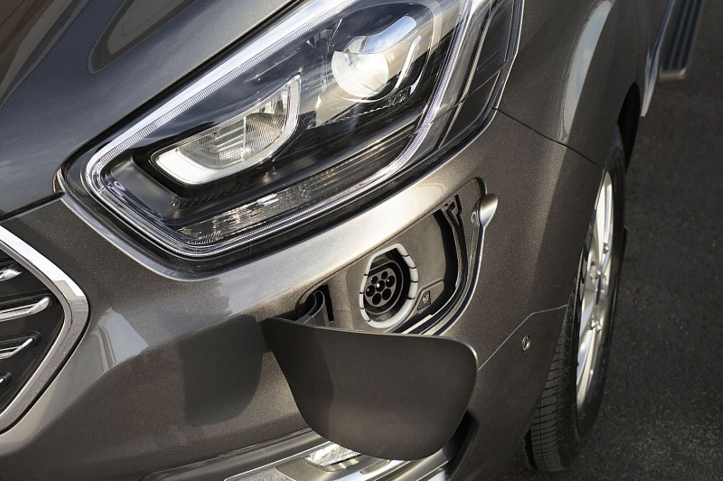 Fords VW Bulli Gegner hat ein LED-Tagfahrlicht