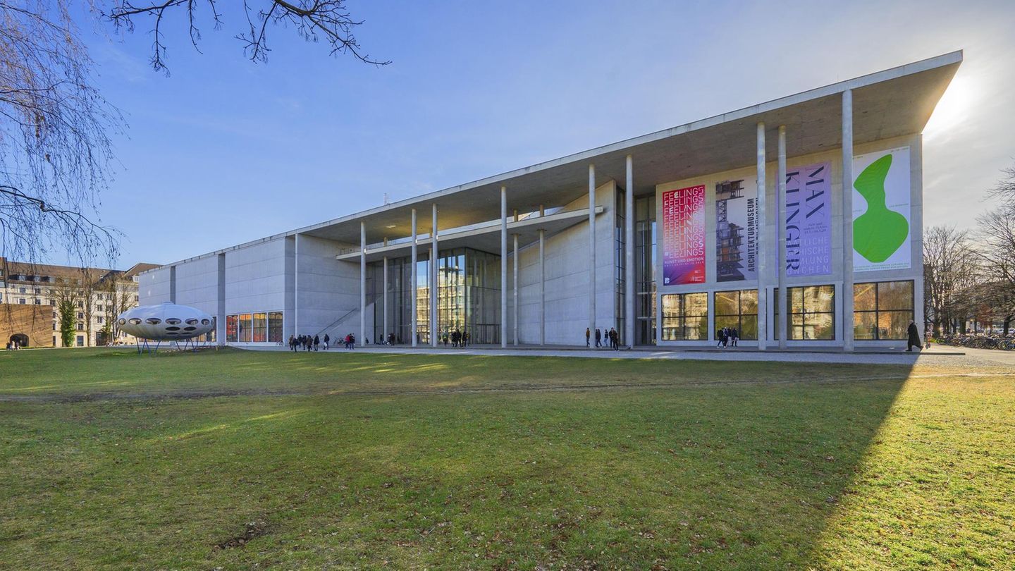 De Pinakothek der Moderne wurde 2002 eröffnet.  Hier vindt u Besucher moderne Kunst des 20. Jahrhunderts.  Von Henri Matisse en Paul Klee vonden deze man een van de modernste kunstenaars.  Aufgeteilt sind die Bereiche in vier categorieën: kunst, graphics, design, architectuur.  Ook hier moeten de beste Corona-Vorsichtsmaßnahmen-eindniveaus zijn.  Meer informatie is hier beschikbaar.