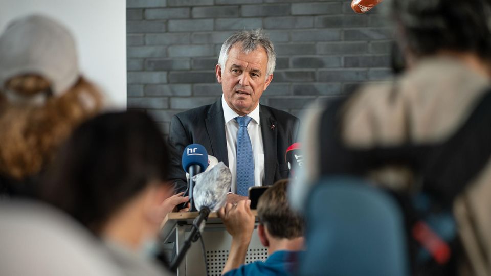 Gerhard Bereswill, Polizeipräsident von Frankfurt am Main, auf der Pressekonferenz