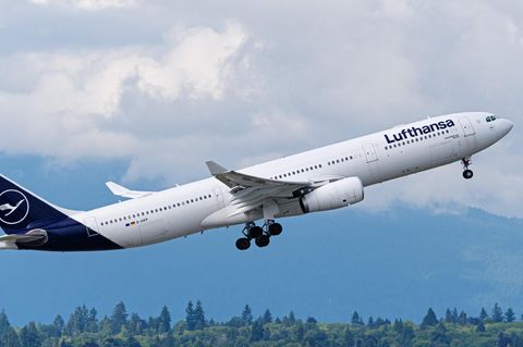 Ein Airbus A330 der Lufthansa