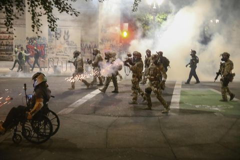 Die von der US-Regierung entsandten Truppen am Samstag in Portland, Oregon