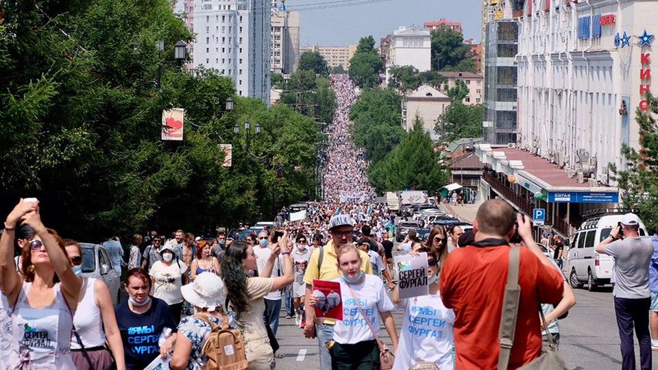 Russland: An die 70.000 Menschen zogen am vergangenen Samstag durch Chabarowsk Russland: An die 70.000 Menschen zogen am vergangenen Samstag durch Chabarowsk