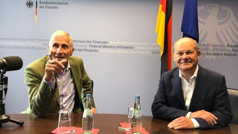 Ulrich Wickert und Vizekanzler Olaf Scholz