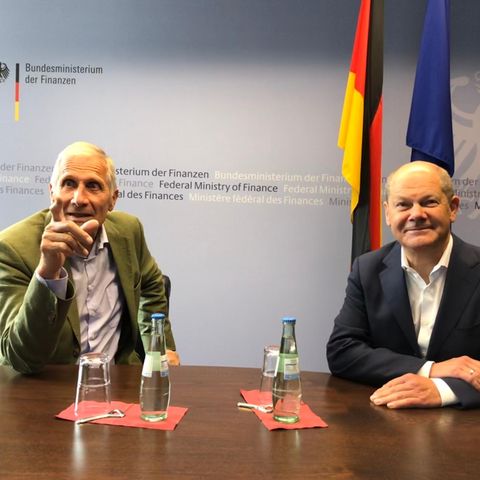 Ulrich Wickert und Vizekanzler Olaf Scholz