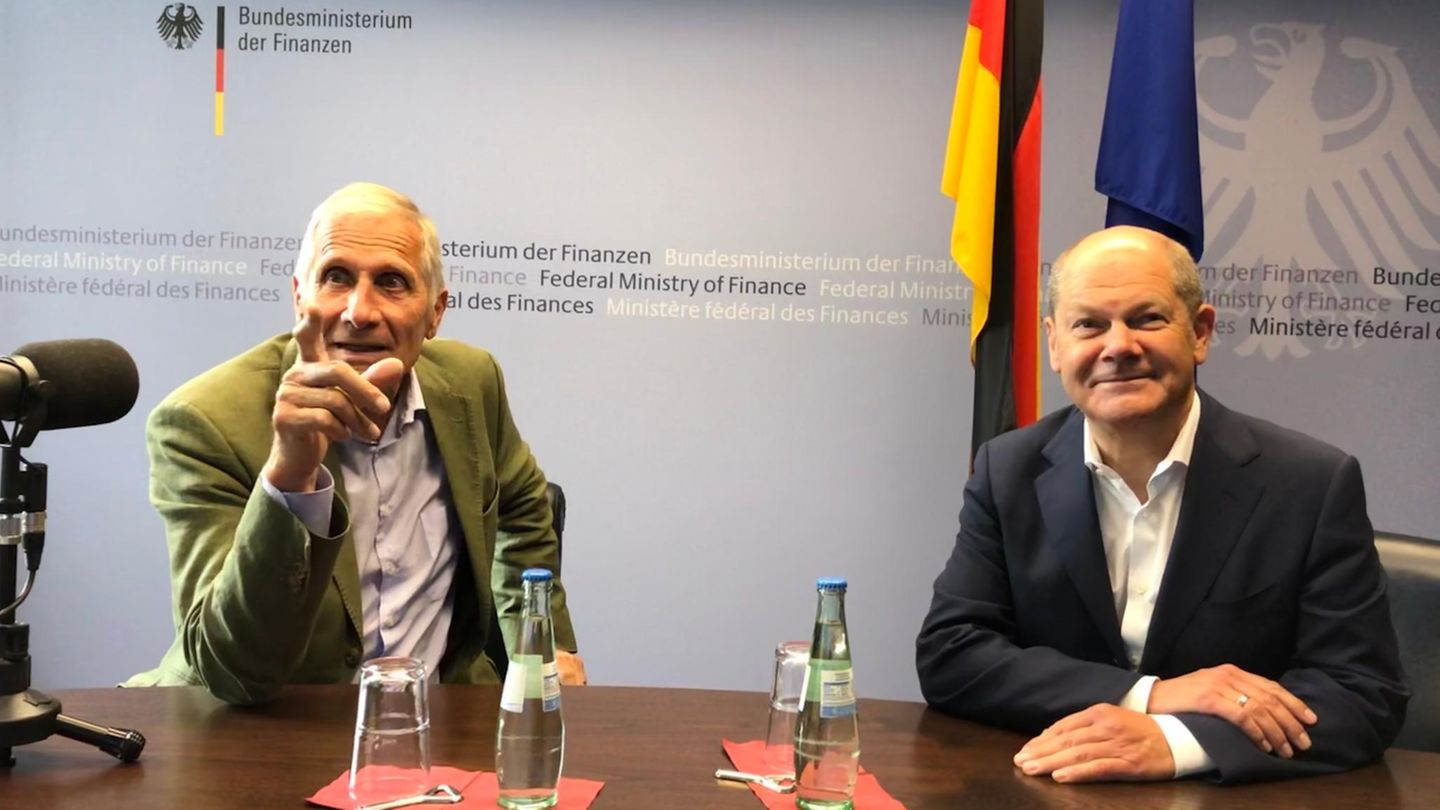 Ulrich Wickert und Vizekanzler Olaf Scholz