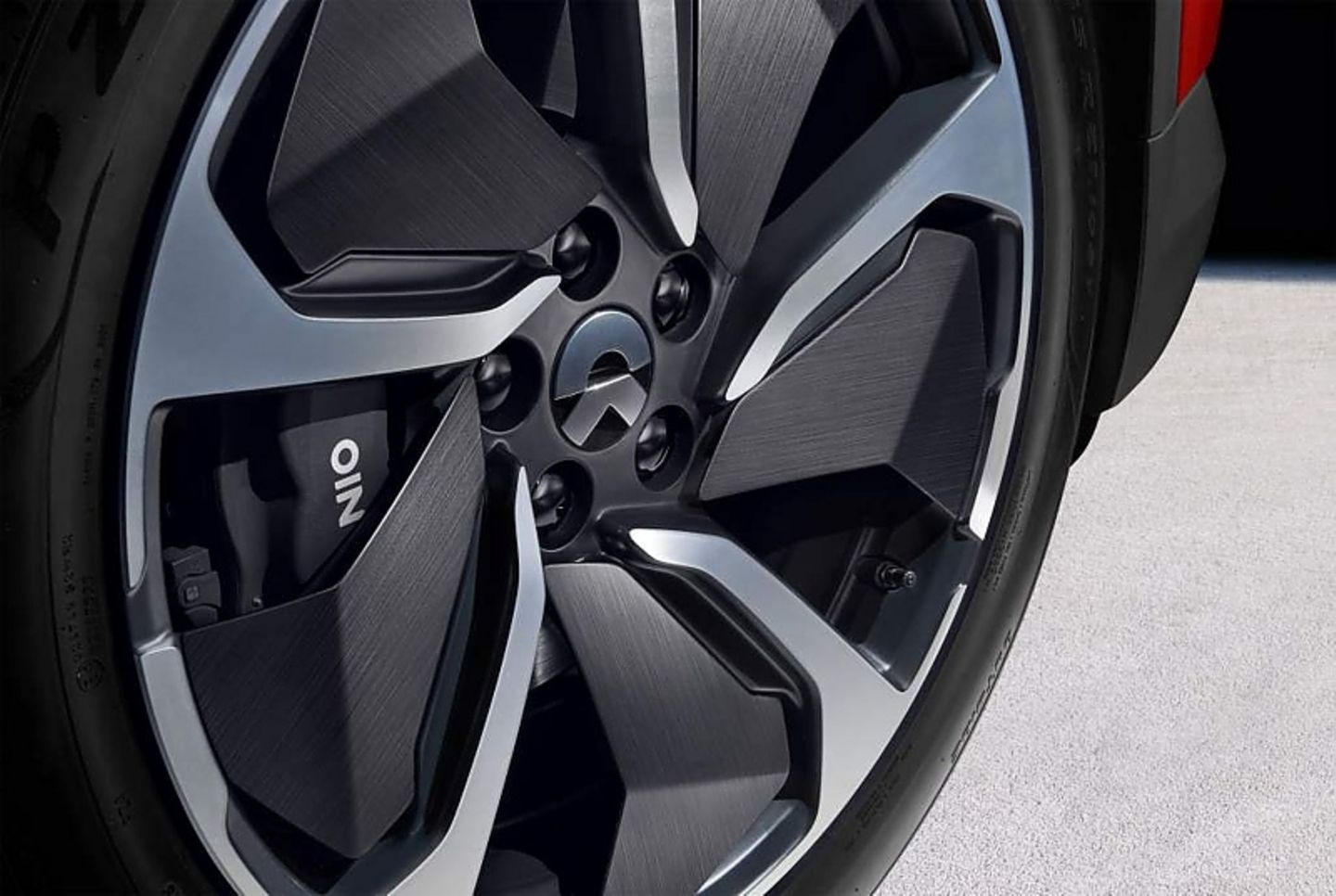 Brembobremsen sind für die Verzögerung verantwortlich