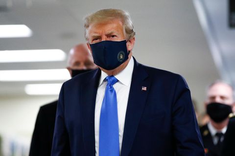 US-Präsident Donald Trump zeigt sich neuerdings gerne mit Maske