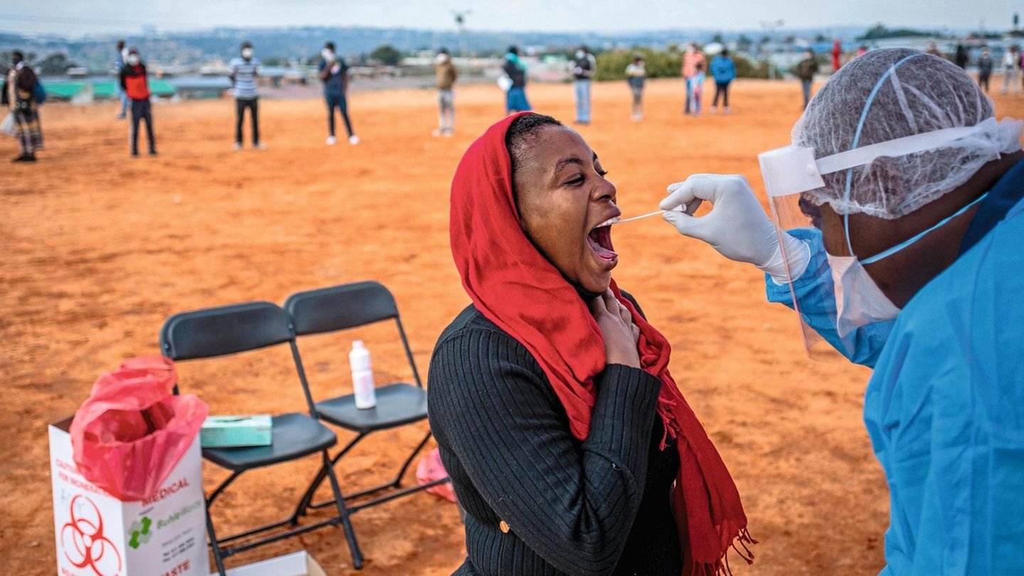 Massentest im Alexandra Township, Südafrika