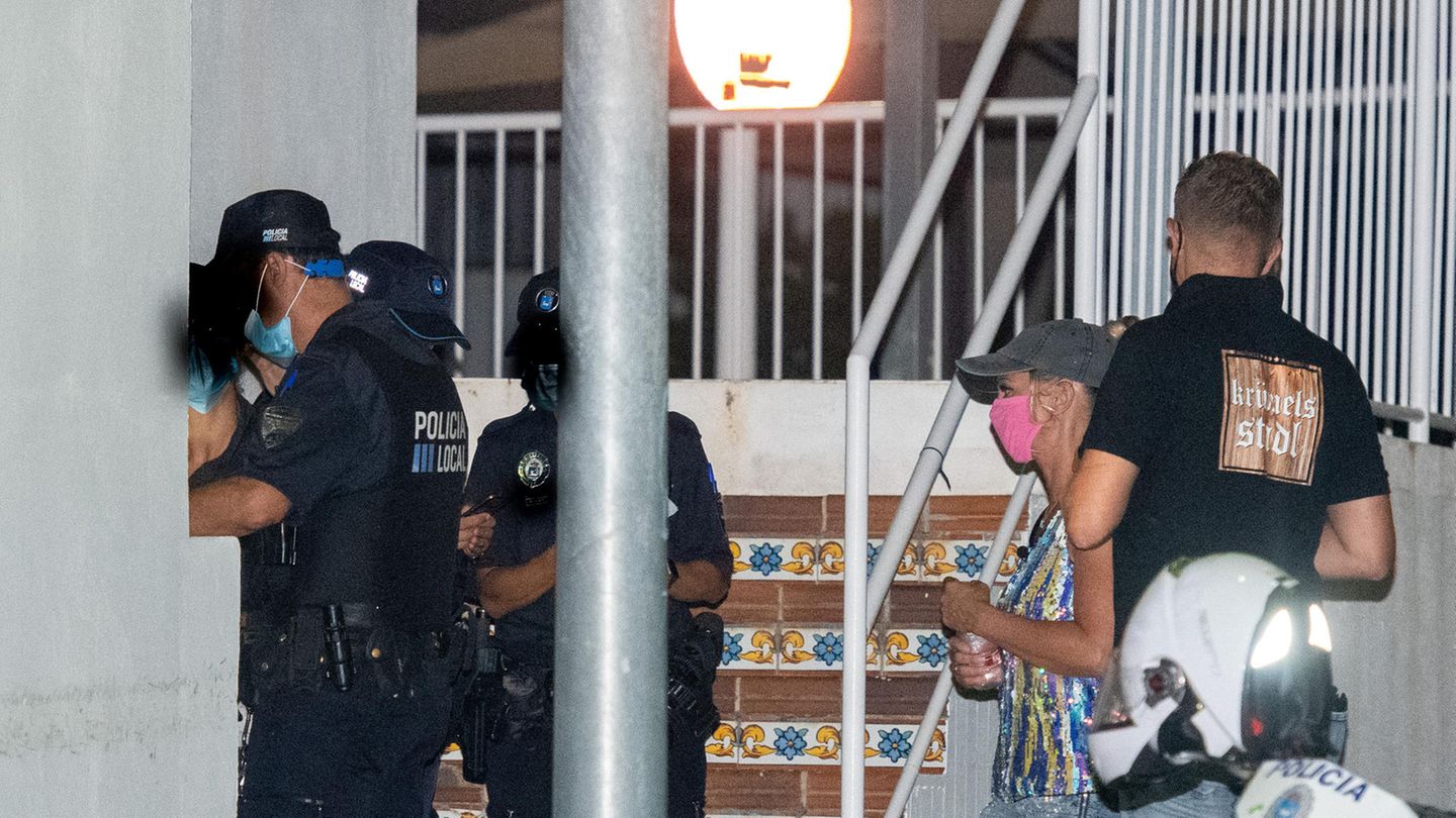 Mallorca: Sängerin Krümel und Ehemann Daniel im Gespräch mit der Polizei