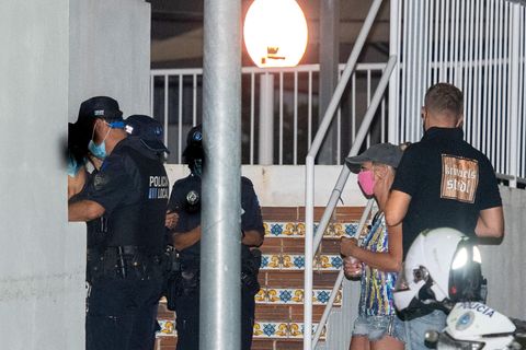 Mallorca: Sängerin Krümel und Ehemann Daniel im Gespräch mit der Polizei