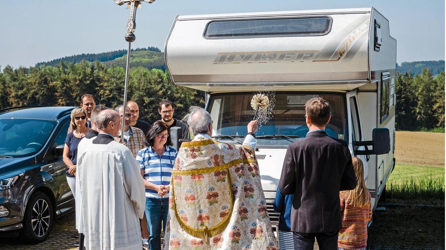 Jährliche Fahrzeugweihe in Maria Vesperbild (Bayern)