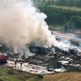 Am 25. Juli 2000 stürzte eine Concorde 133 Sekunden nach dem Start in Paris ab. Ursache des Unglücks war ein auf der Startbahn liegender Blechstreifen, der einen Reifen zerfetzte. Diese Trümmer durchschlugen die Tragfläche. Kerosin lief aus, das sich entzündete. 113 Menschen kamen ums Leben, darunter waren 96 deutsche Passagiere