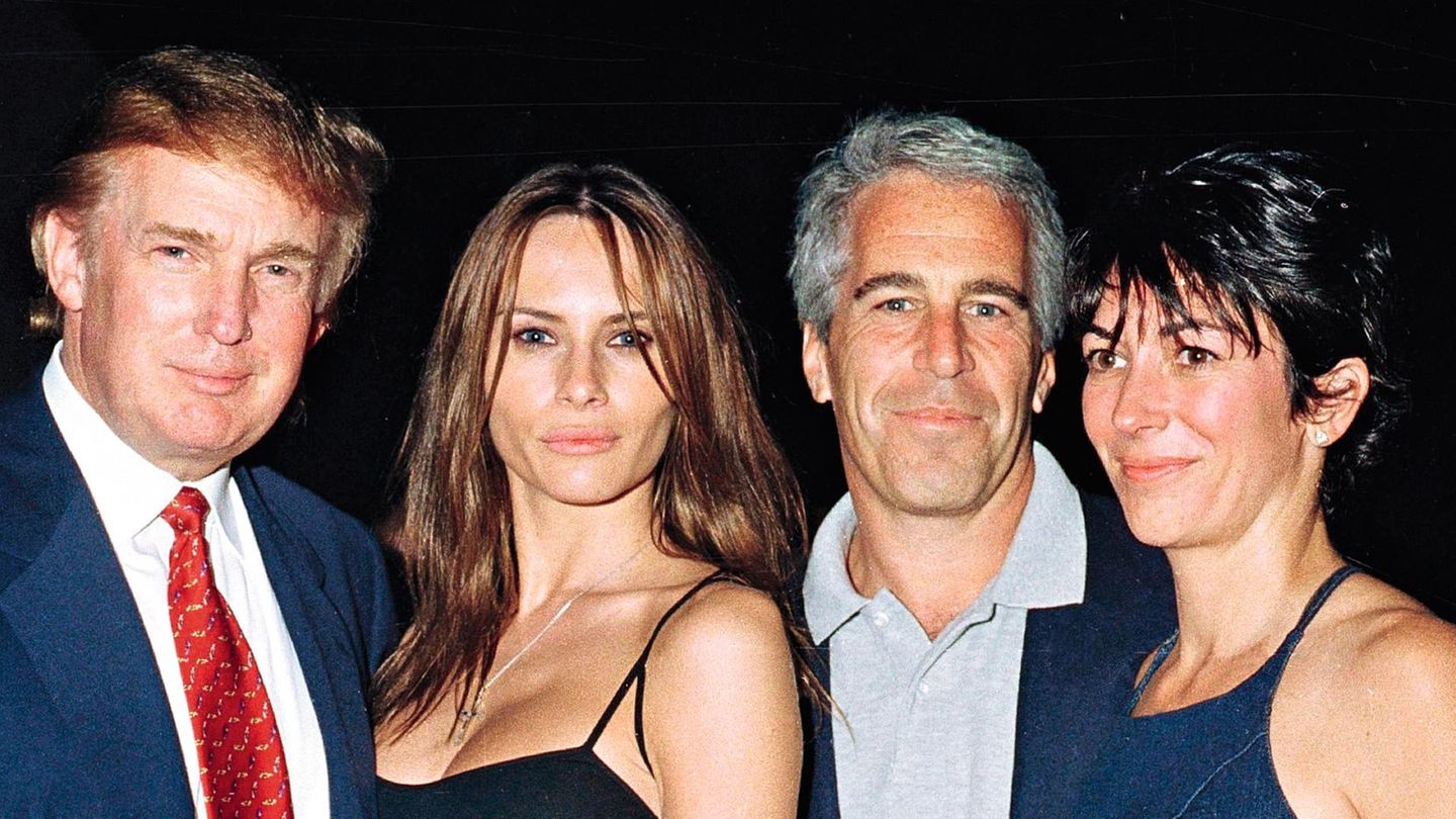 Donald Trump, Melania, Jeffrey Epstein und Ghislaine Maxwell (v.l.)