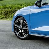 Das MHEV-Elektromodul greift dem Motor bei niedrigen Drehzahlen mit einem Extra-Schub von neun kW / 12 PS und einem Drehmoment v