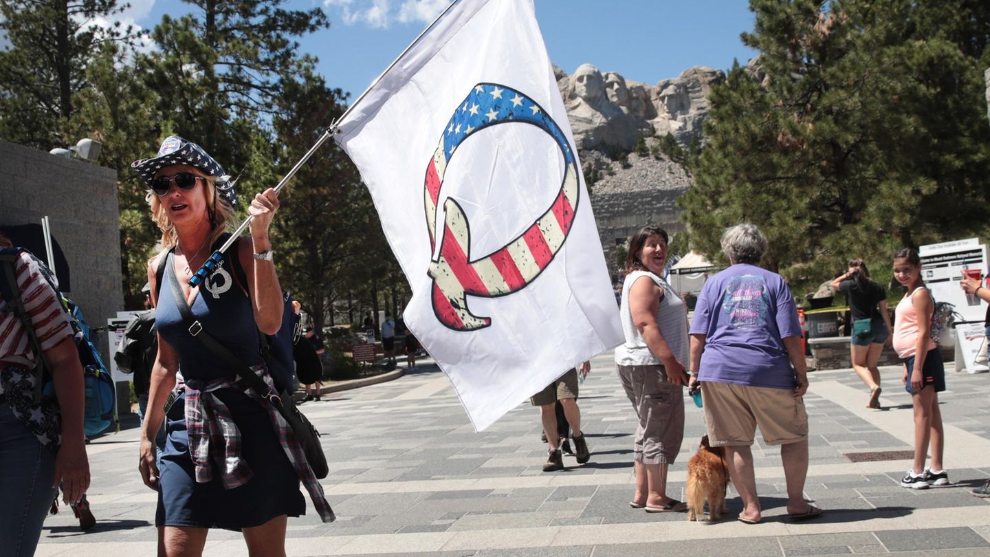 QAnon-Accounts bei Twitter gesperrt