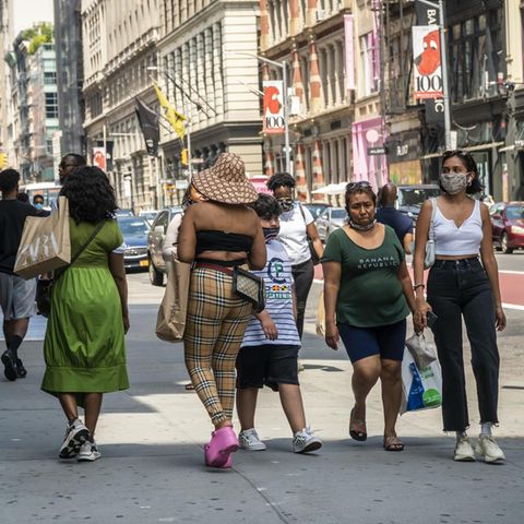 Coronavirus in den USA: Menschen im New Yorker Stadtteil Soho, Manhattan