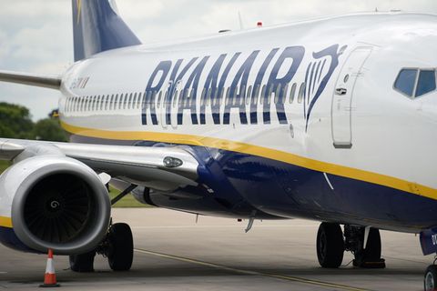 Flugzeug mir Ryanair-Aufschrift