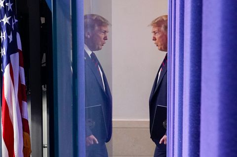 Donald Trump, Präsident der USA, kommt zu einer Pressekonferenz im Weißen Haus