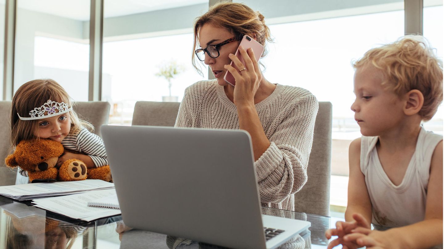 In Zeiten von Corona tragen Frauen in Familien oft die Hauptlast In Zeiten von Corona tragen Frauen in Familien oft die Hauptlast