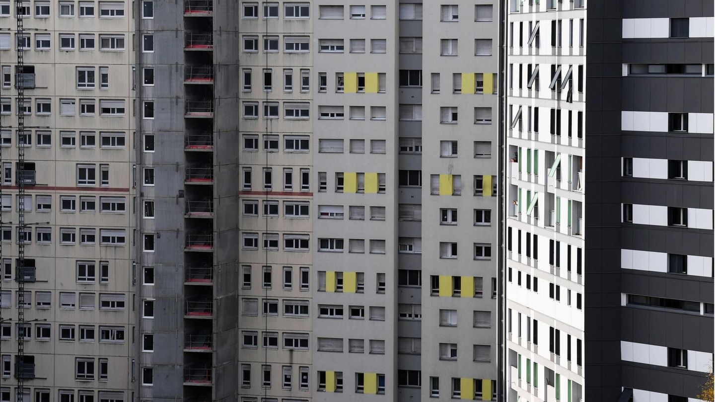 Blick auf das Hochhaus in Grenoble, aus dem die beiden Kinder sprangen