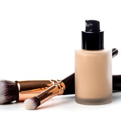 CC Cream steht für 'Complexion Correction'