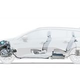 Die Batterie befindet sich unter dem Rücksitz