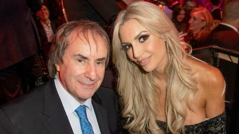 Musiker Chris de Burgh und seine Tochter, Rosanna Davison, bei einer Veranstaltung im Jahr 2019 in Köln